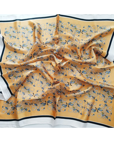 Foulard en soie florale