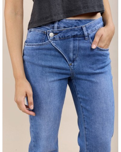 Jean droit fermeture croisé