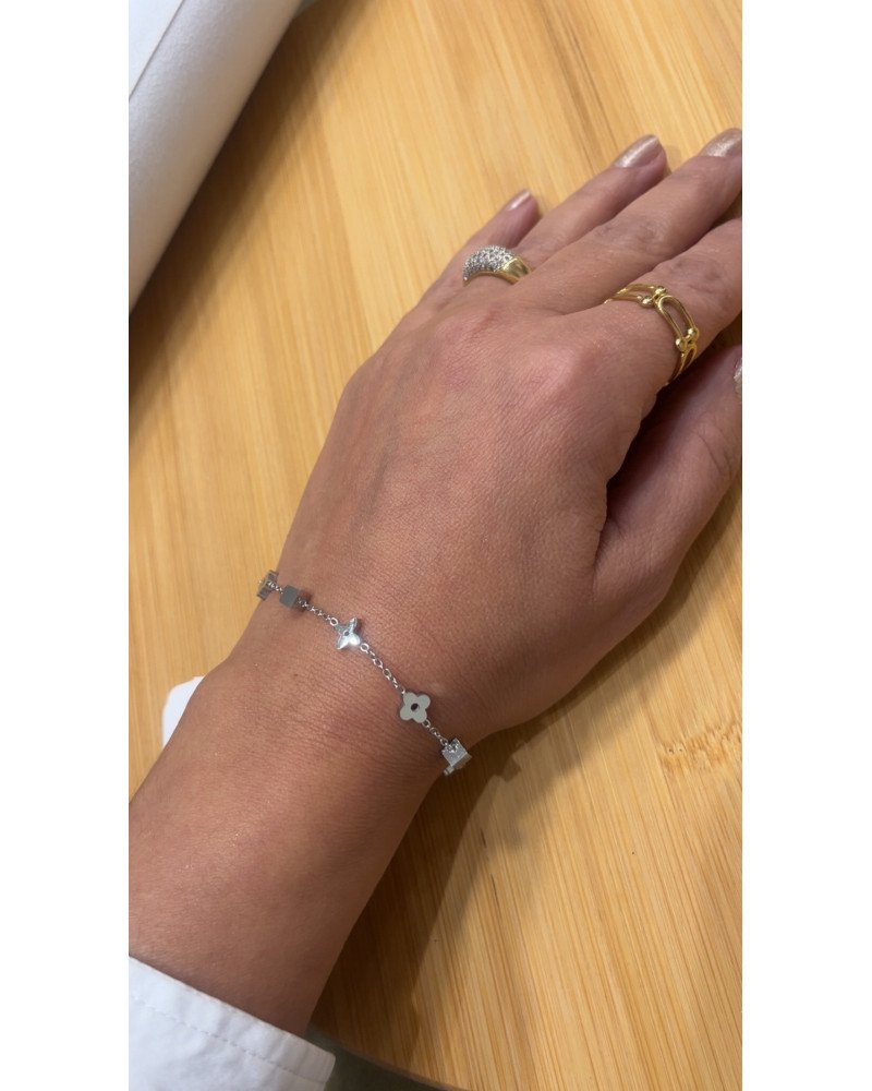 Bracelet fin avec petits détails
