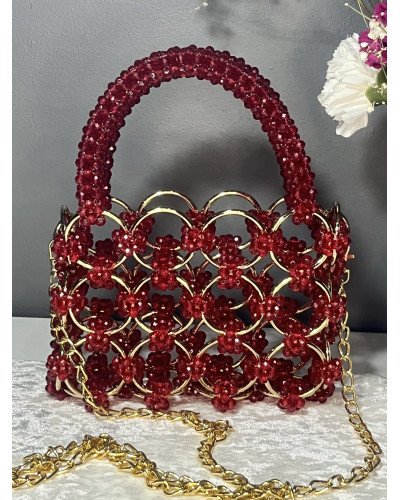 Sac à main en cristal et anneaux dorés