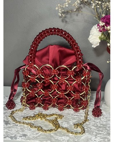 Sac à main en cristal et anneaux dorés