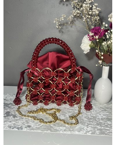 Sac à main en cristal et anneaux dorés